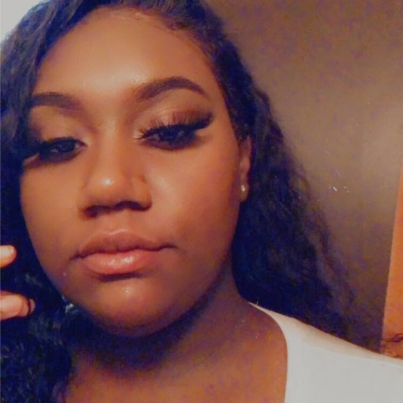 Meet your Posher, Kimaiya - Picture 1 of 3